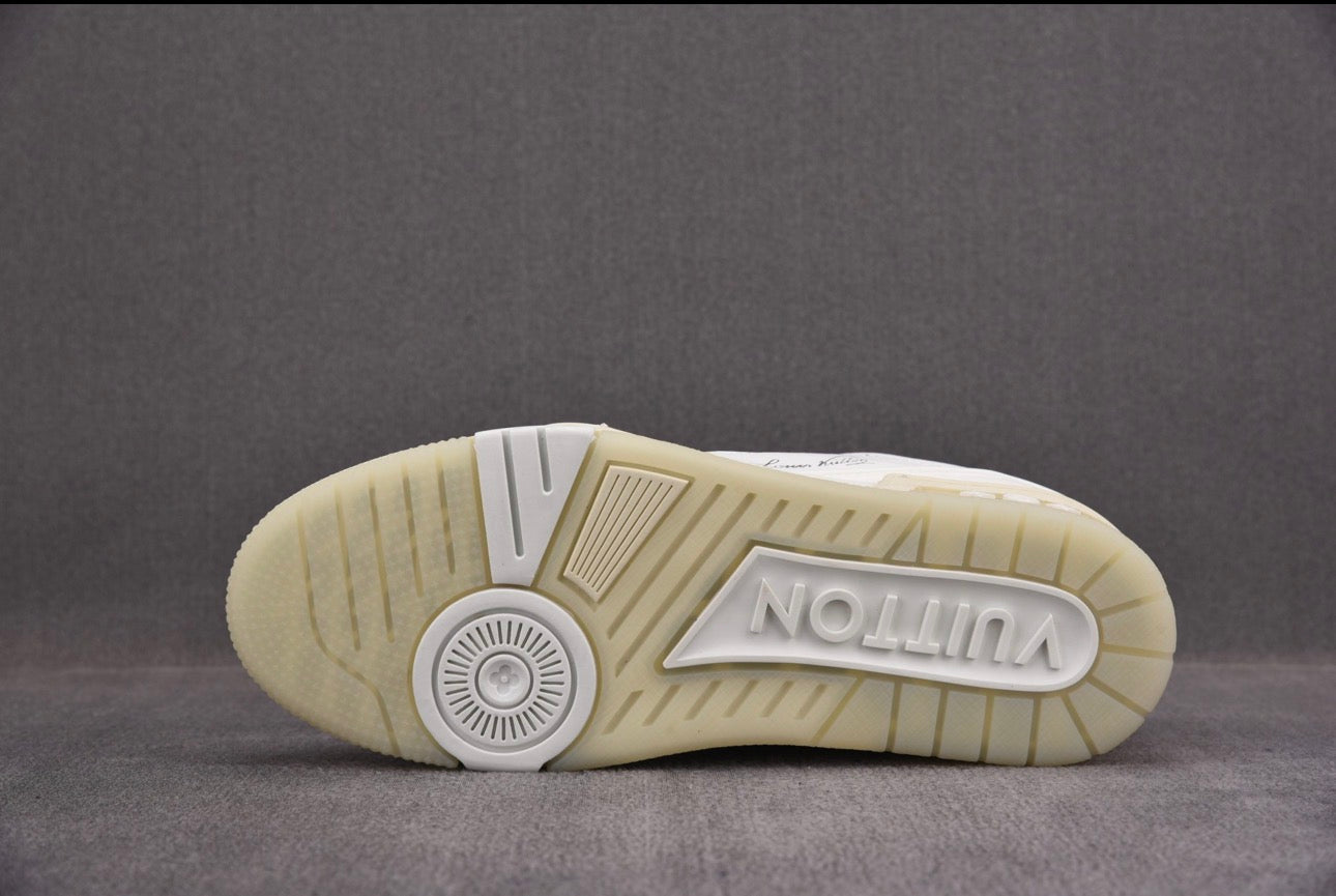 Louis Vuitton Trainer White Signature