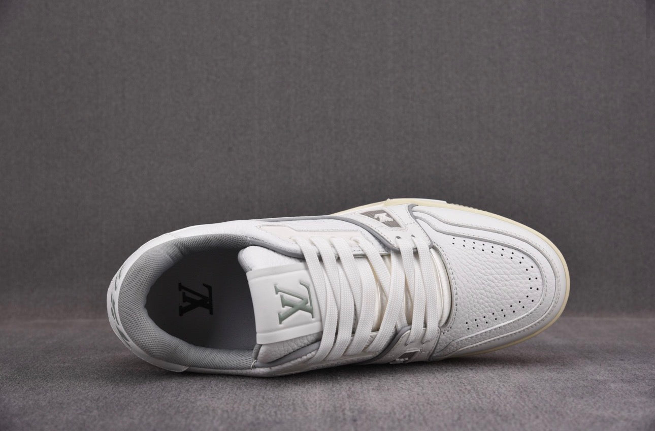 Louis Vuitton Trainer White Signature